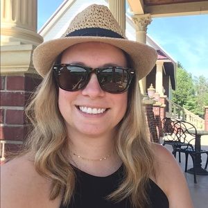 Meet your Posher, Stephanie